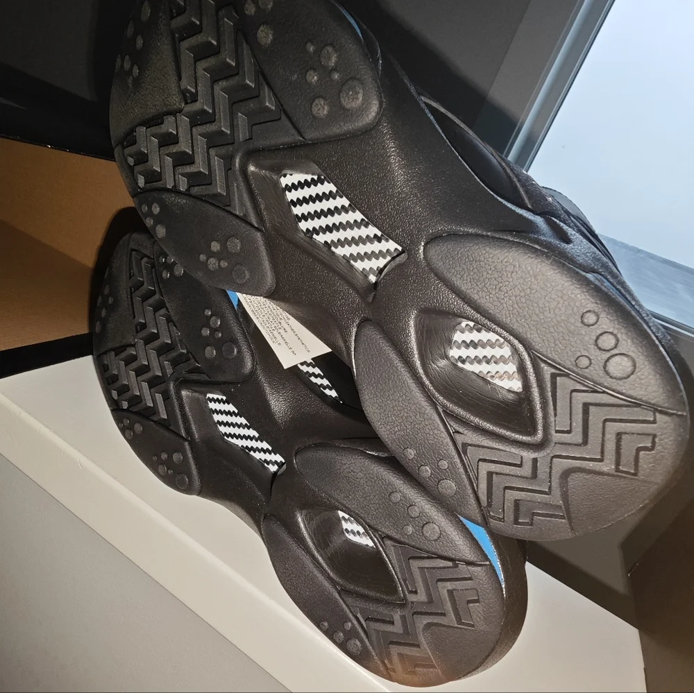 men's Reebok Shaq Attaq sneakers in the Core Black/Azure/Footwear White colorway - Picture 9 of 14
